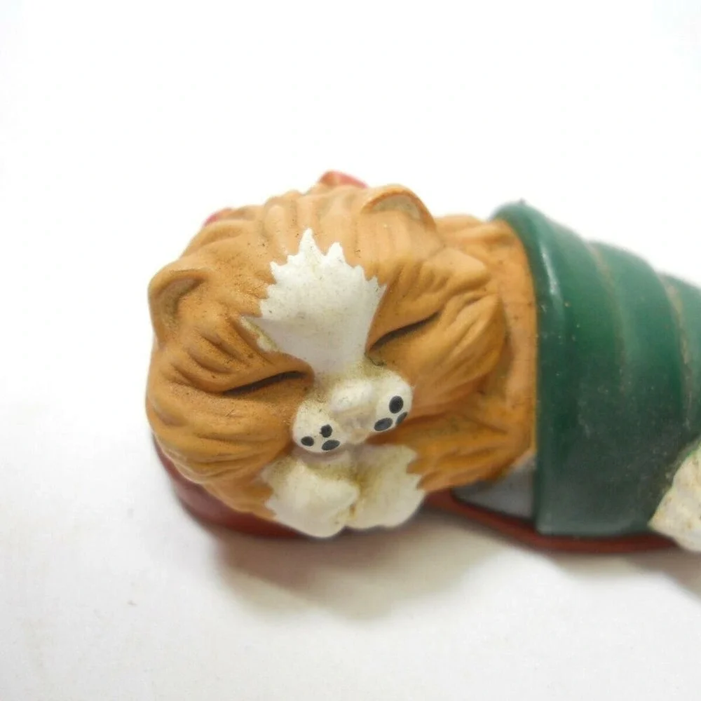 Cat Hallmark Merry Miniature 1988 Kitten/Cat in Slipper